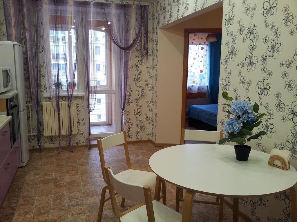 Апартаменты Независимости 168-2 Minsk Zimmer foto